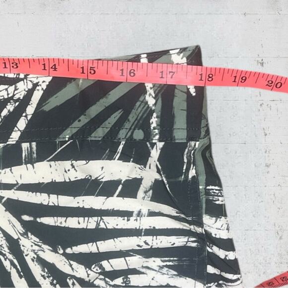 Volcom Men's Manic 2 Boardshort Bamboo 9.5'' Inseam Size 34 Beach Swim Vacation - Picture 9 of 10